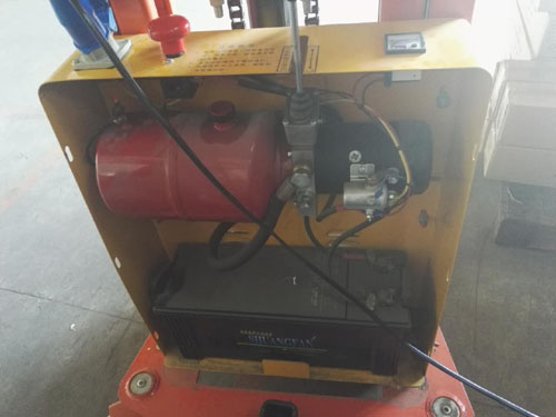 半電動(dòng)堆高叉車液壓系統(tǒng)_沈陽(yáng)興隆瑞機(jī)械